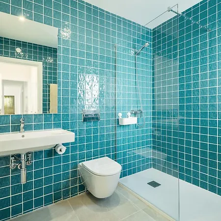 Sea Bliss: Your Seaside Retreat In Alporchinhos Porches (Algarve)