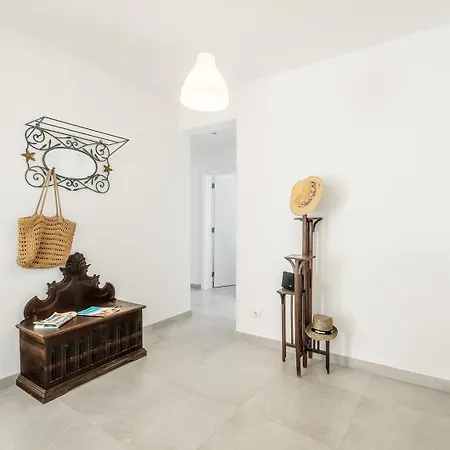 Sea Bliss: Your Seaside Retreat In Alporchinhos Holiday home Armacao de Pera