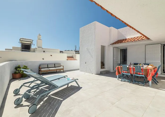 Sea Bliss Your Seaside Retreat In Alporchinhos Vakantiehuis