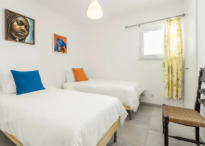 Sea Bliss Your Seaside Retreat In Alporchinhos *