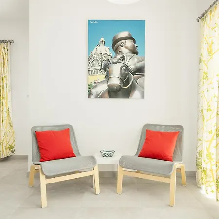 Гостевой дом Sea Bliss: Your Seaside Retreat In Alporchinhos *