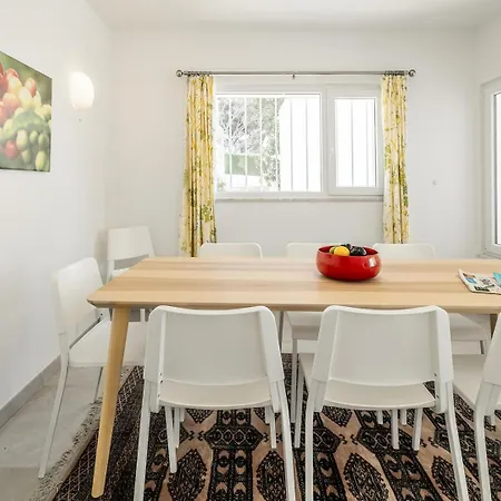 Sea Bliss: Your Seaside Retreat In Alporchinhos