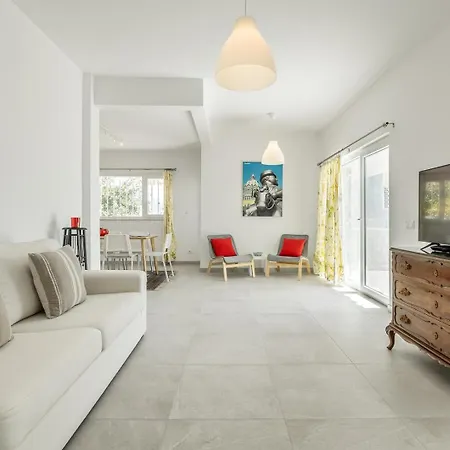 Гостевой дом Sea Bliss: Your Seaside Retreat In Alporchinhos