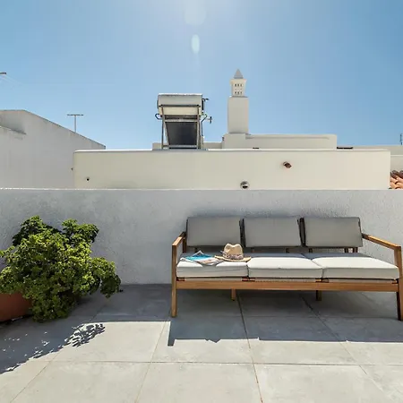 Sea Bliss: Your Seaside Retreat In Alporchinhos *