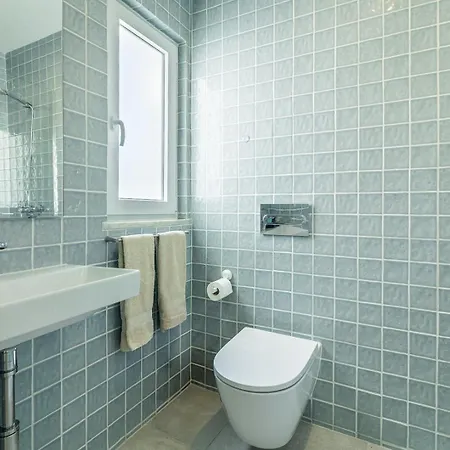 Гостевой дом Sea Bliss: Your Seaside Retreat In Alporchinhos *